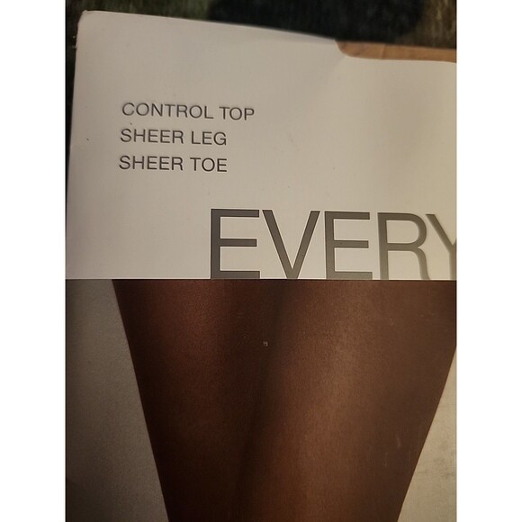 Nordstrom Rack Everyday Sheer Control Top Bare Pantyhose Size D Beige Hosiery - Picture 4 of 6